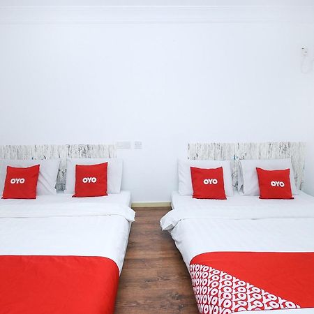 Oyo 90820 River Inn ميري المظهر الخارجي الصورة