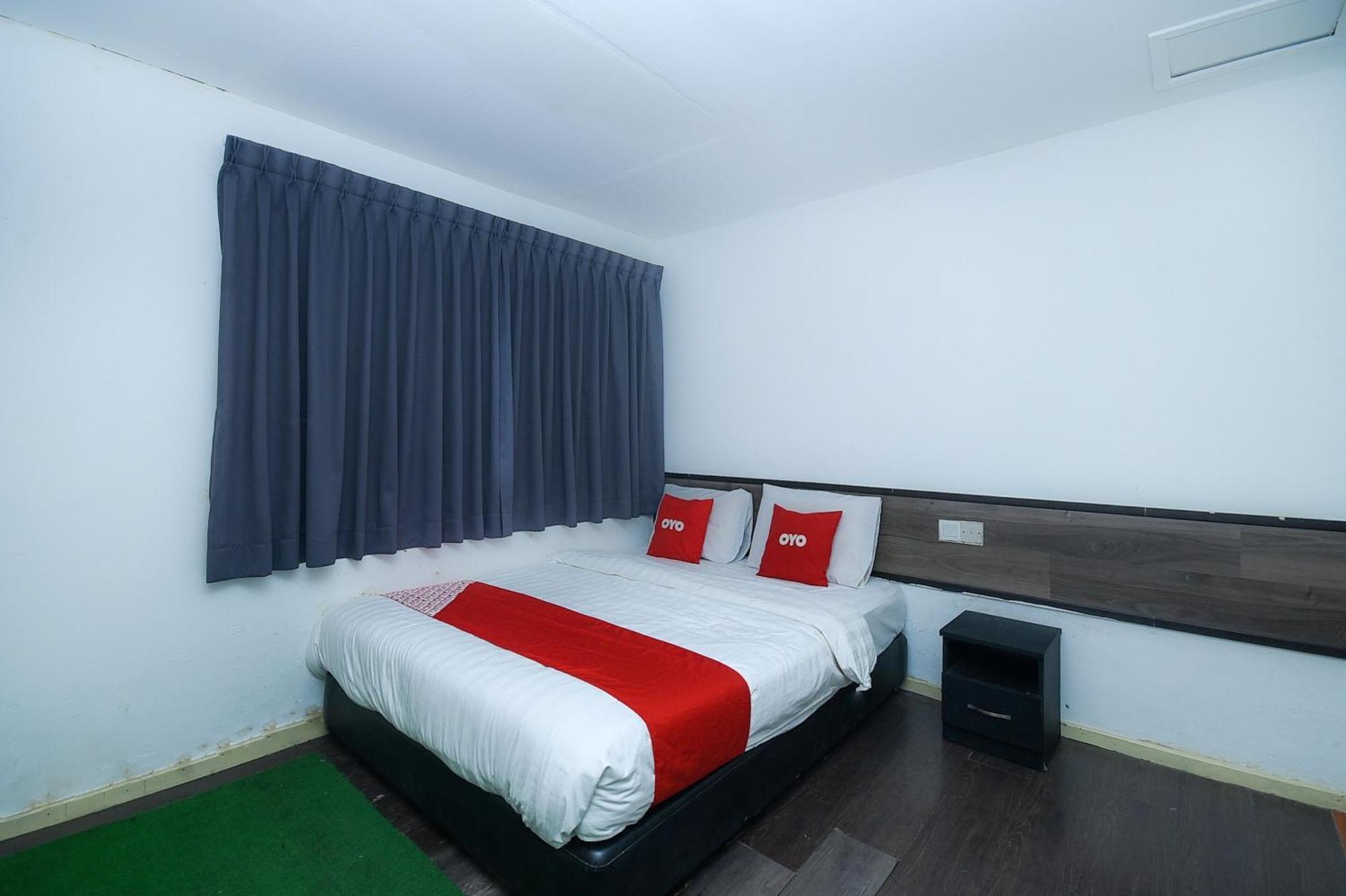 Oyo 90820 River Inn ميري المظهر الخارجي الصورة