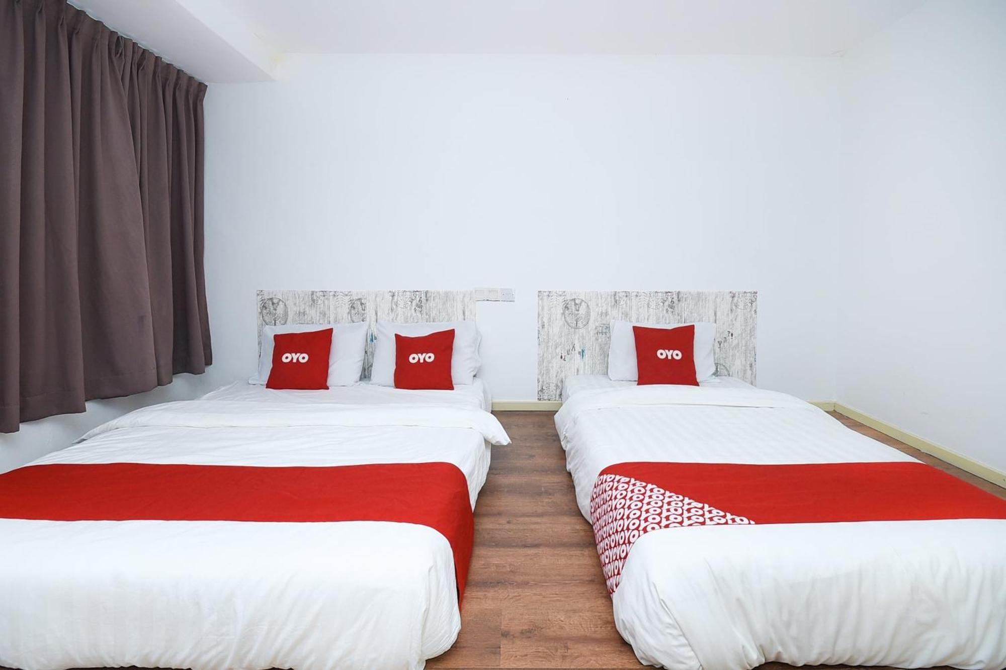 Oyo 90820 River Inn ميري المظهر الخارجي الصورة