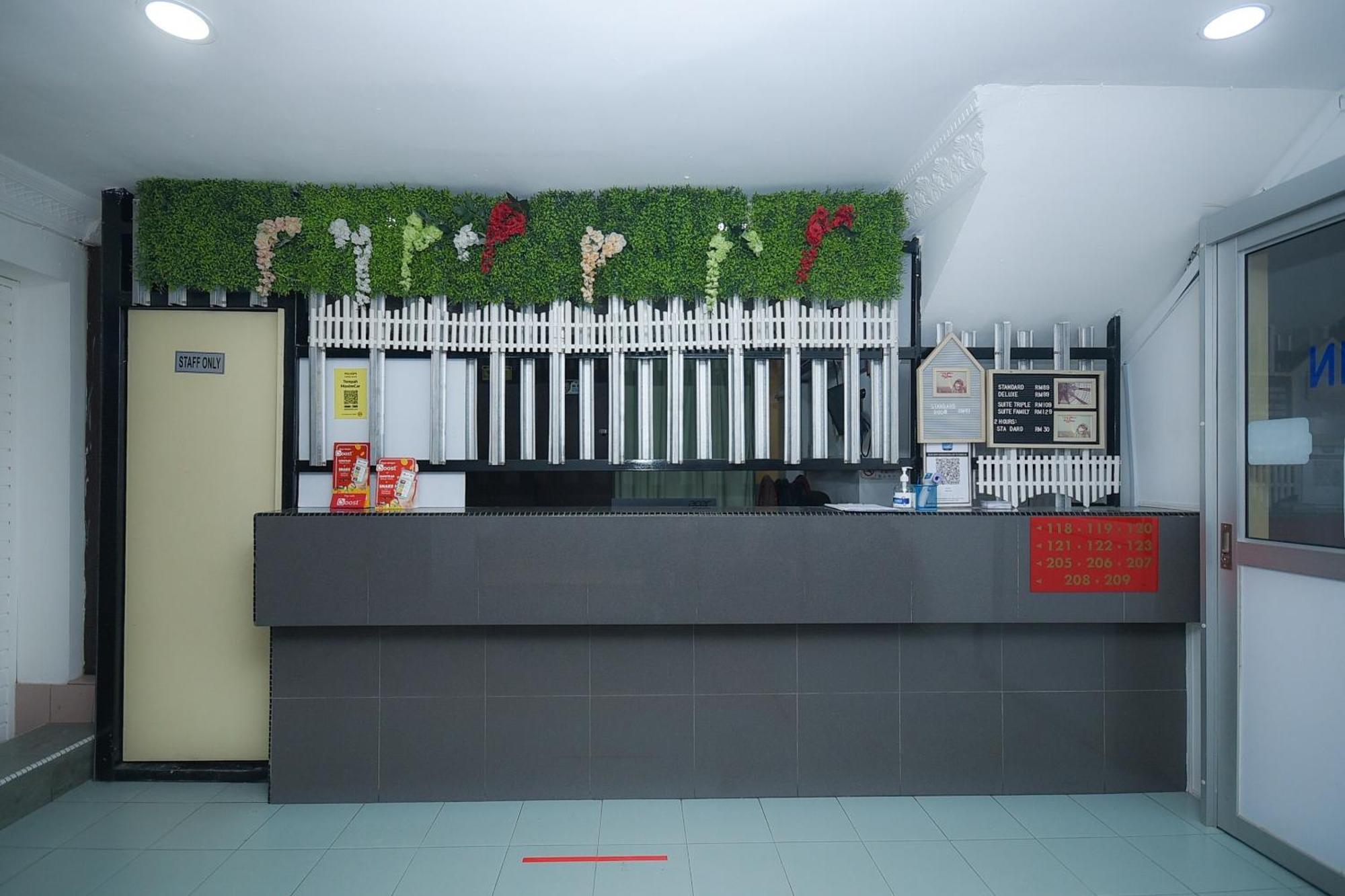 Oyo 90820 River Inn ميري المظهر الخارجي الصورة