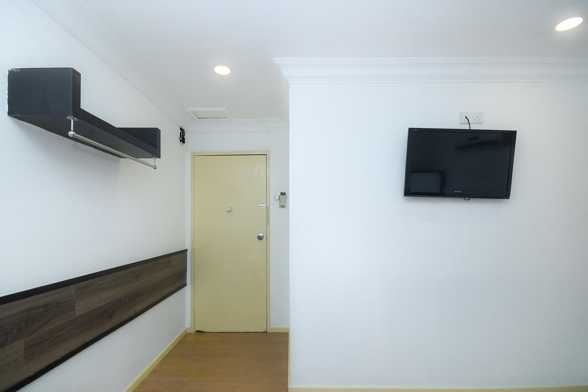 Oyo 90820 River Inn ميري المظهر الخارجي الصورة