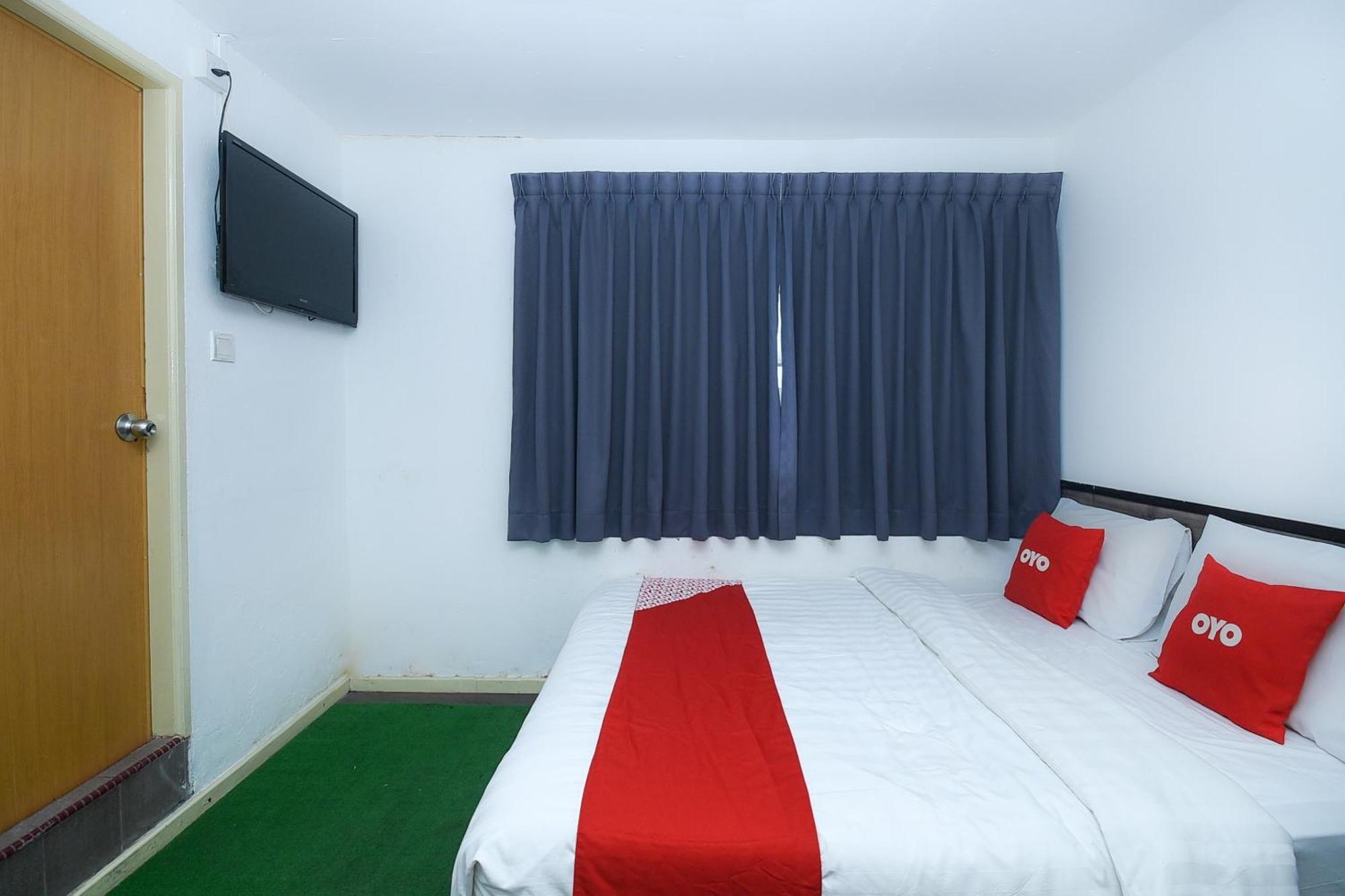Oyo 90820 River Inn ميري المظهر الخارجي الصورة
