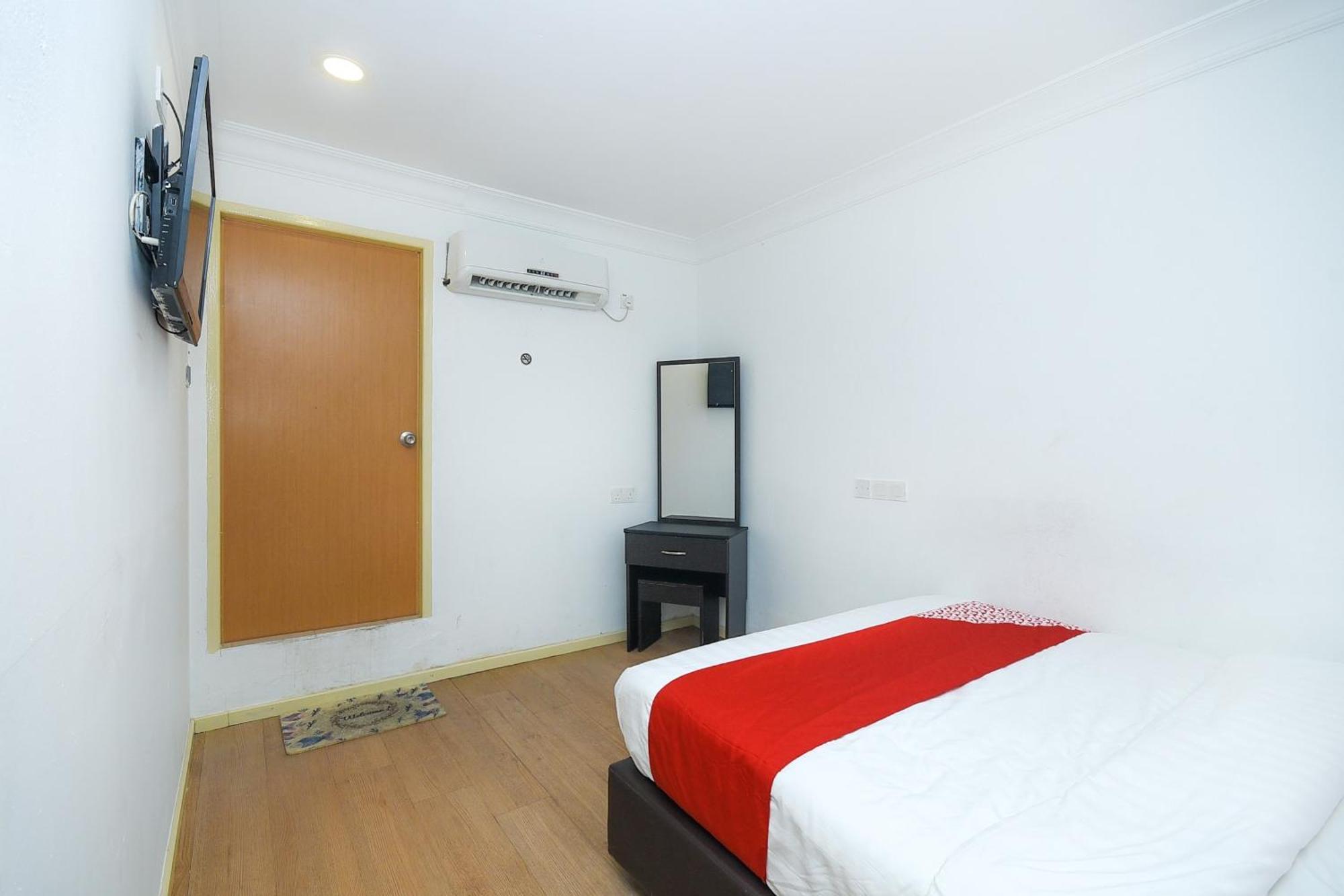 Oyo 90820 River Inn ميري المظهر الخارجي الصورة