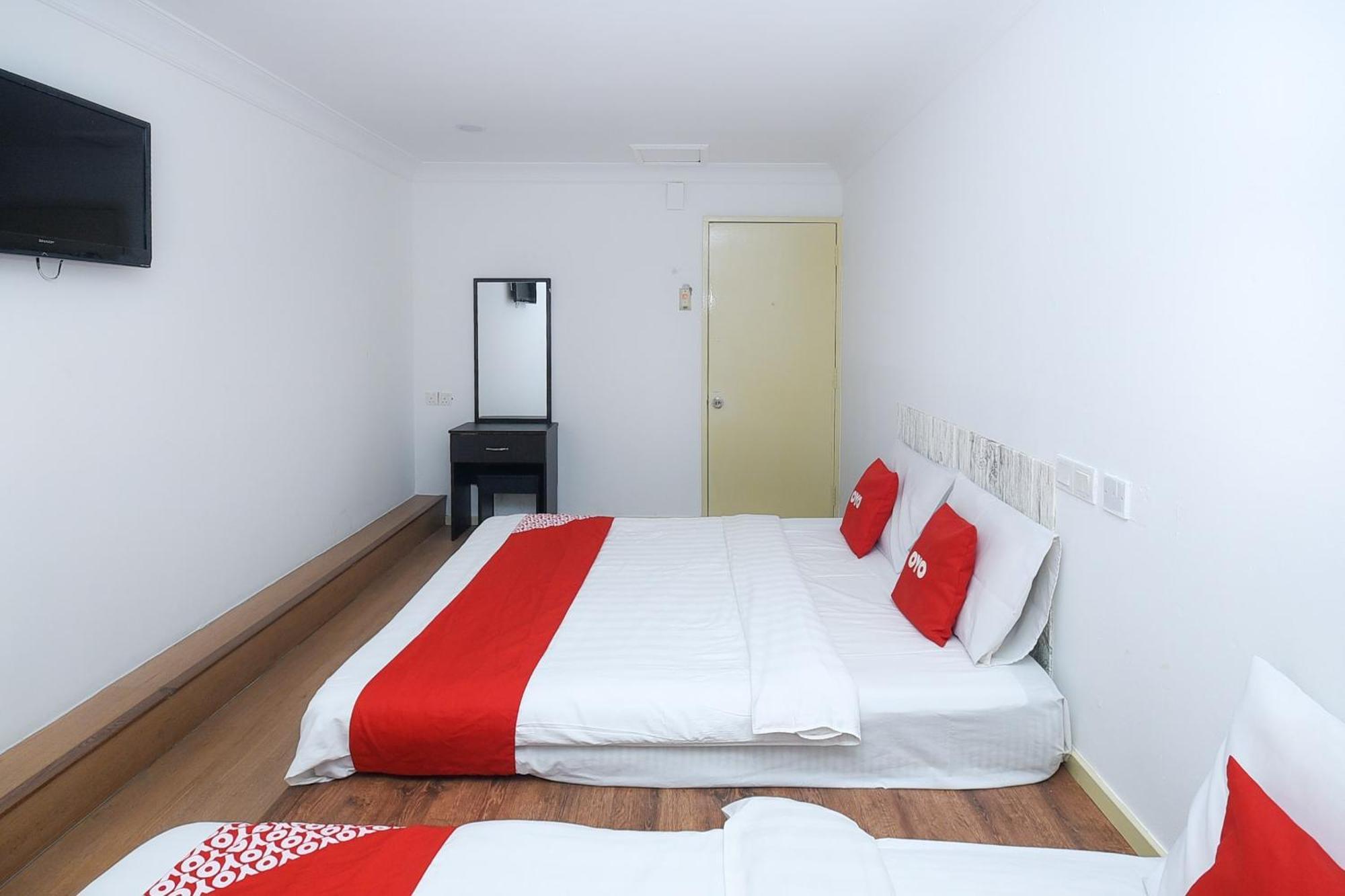 Oyo 90820 River Inn ميري المظهر الخارجي الصورة