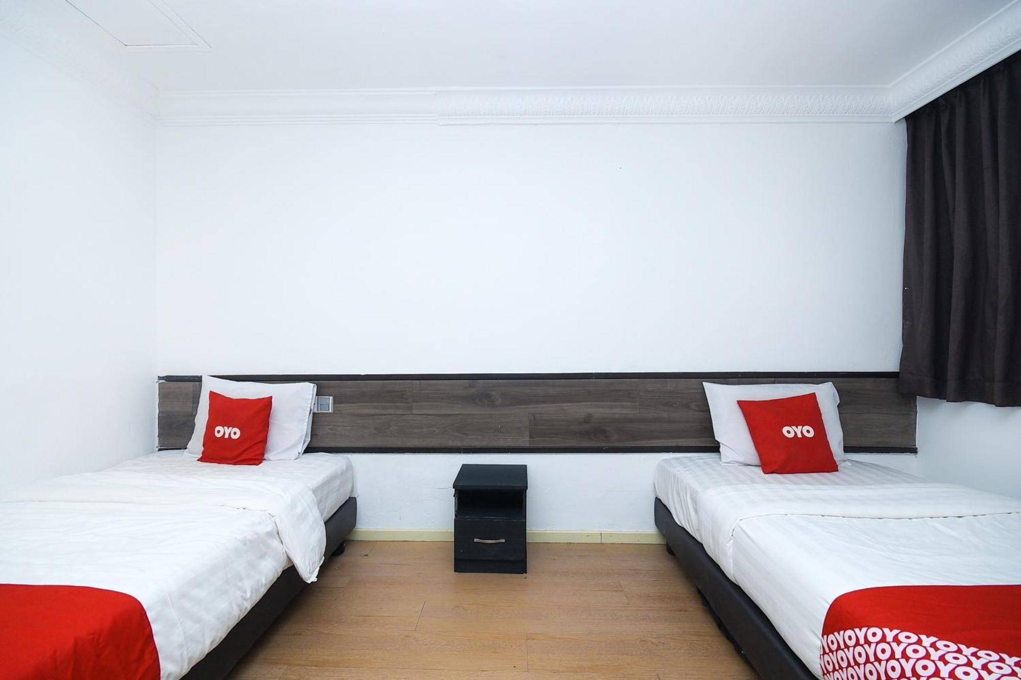 Oyo 90820 River Inn ميري المظهر الخارجي الصورة