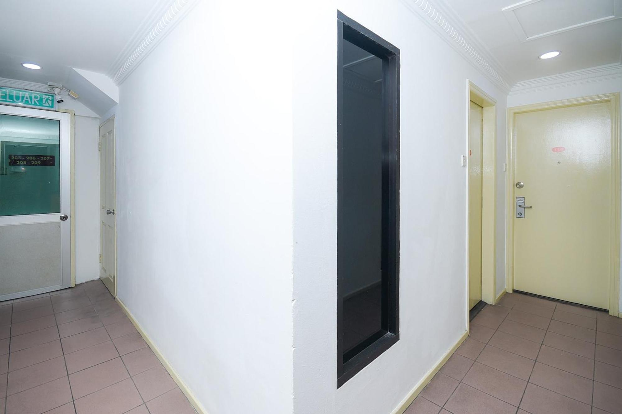 Oyo 90820 River Inn ميري المظهر الخارجي الصورة