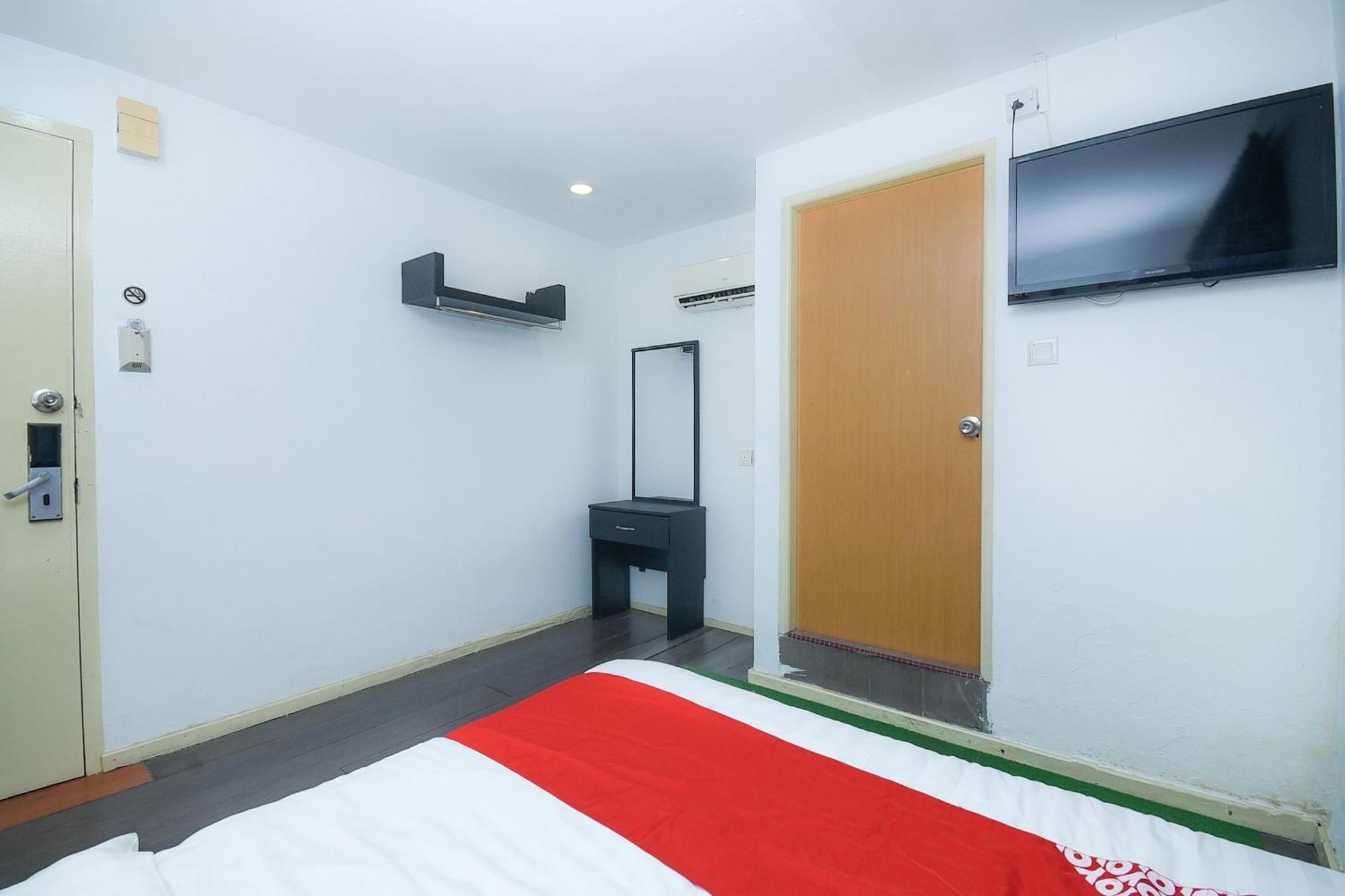 Oyo 90820 River Inn ميري المظهر الخارجي الصورة
