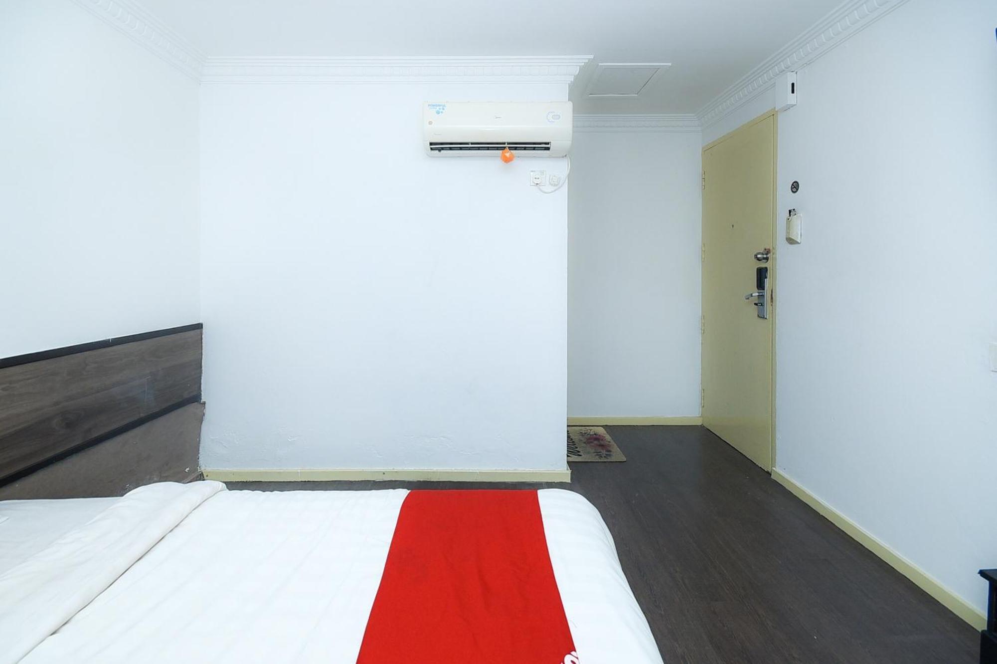 Oyo 90820 River Inn ميري المظهر الخارجي الصورة