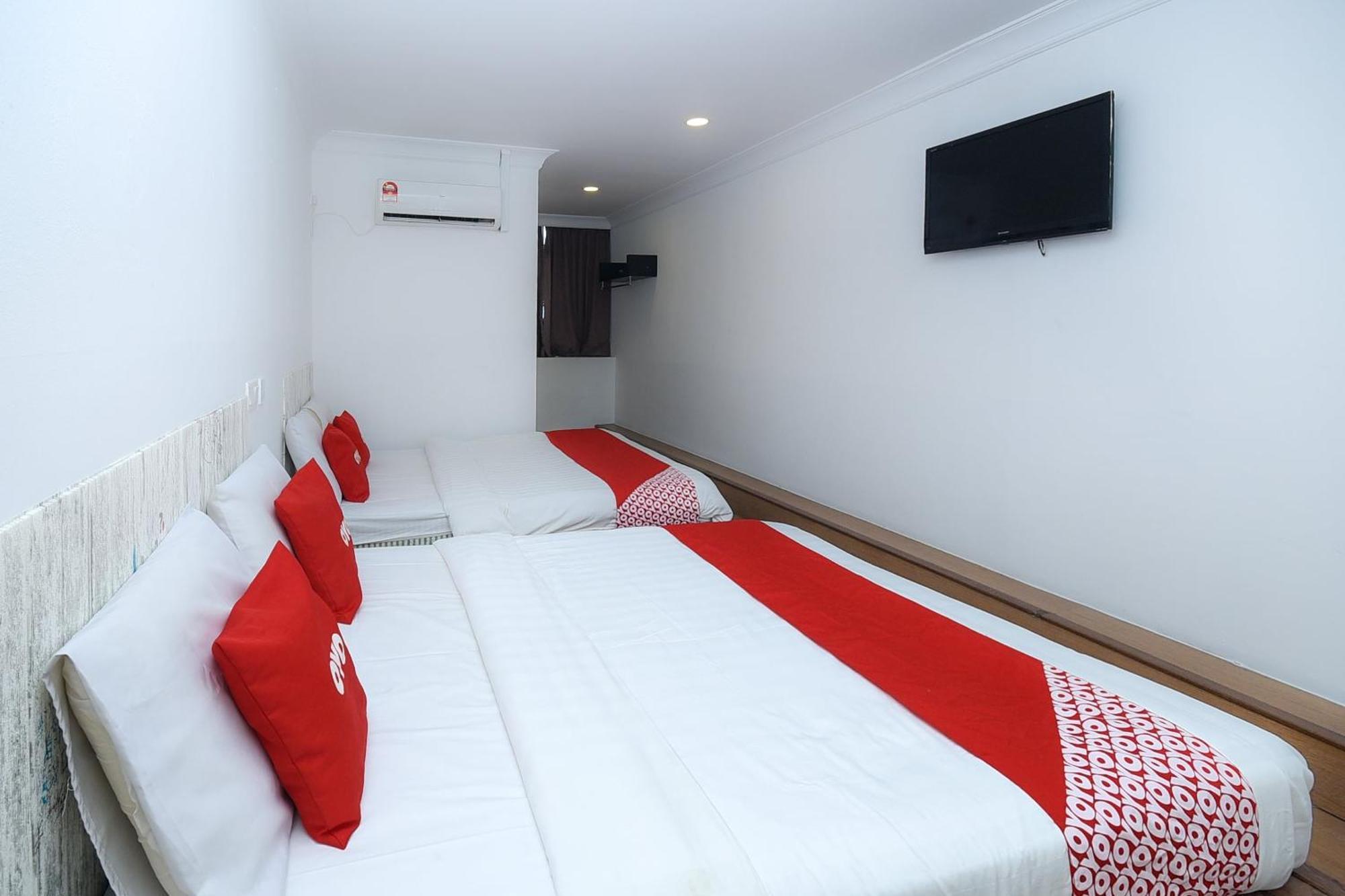 Oyo 90820 River Inn ميري المظهر الخارجي الصورة