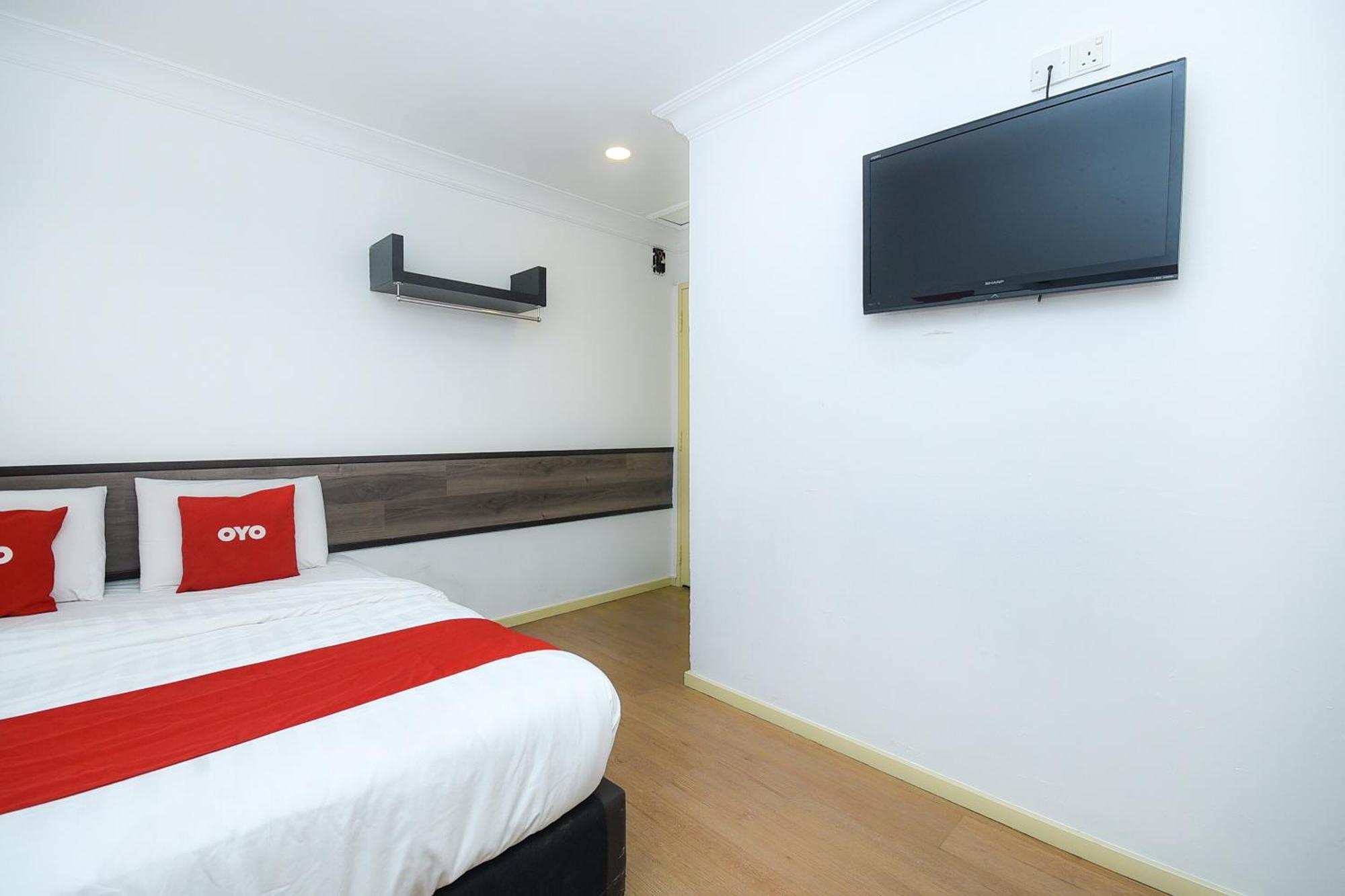 Oyo 90820 River Inn ميري المظهر الخارجي الصورة