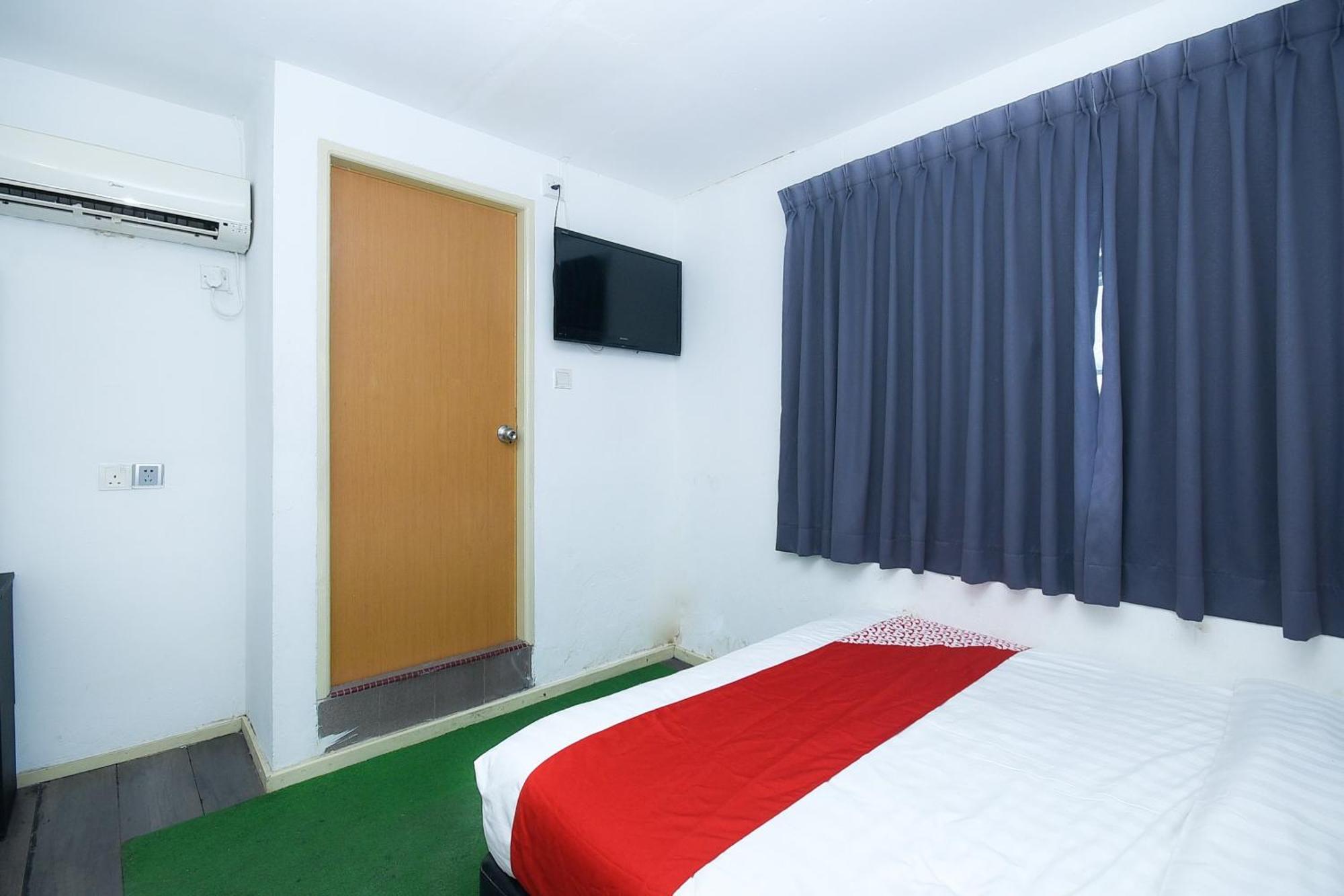 Oyo 90820 River Inn ميري المظهر الخارجي الصورة