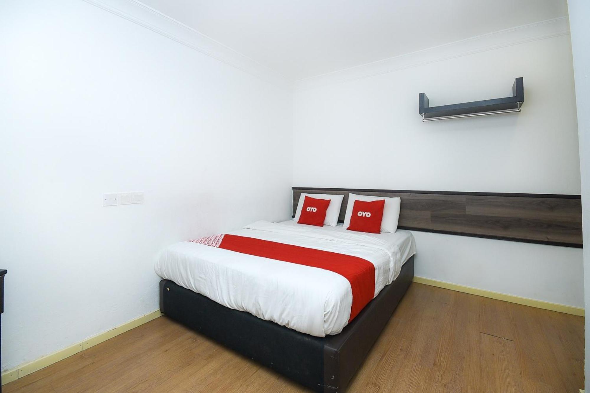 Oyo 90820 River Inn ميري المظهر الخارجي الصورة