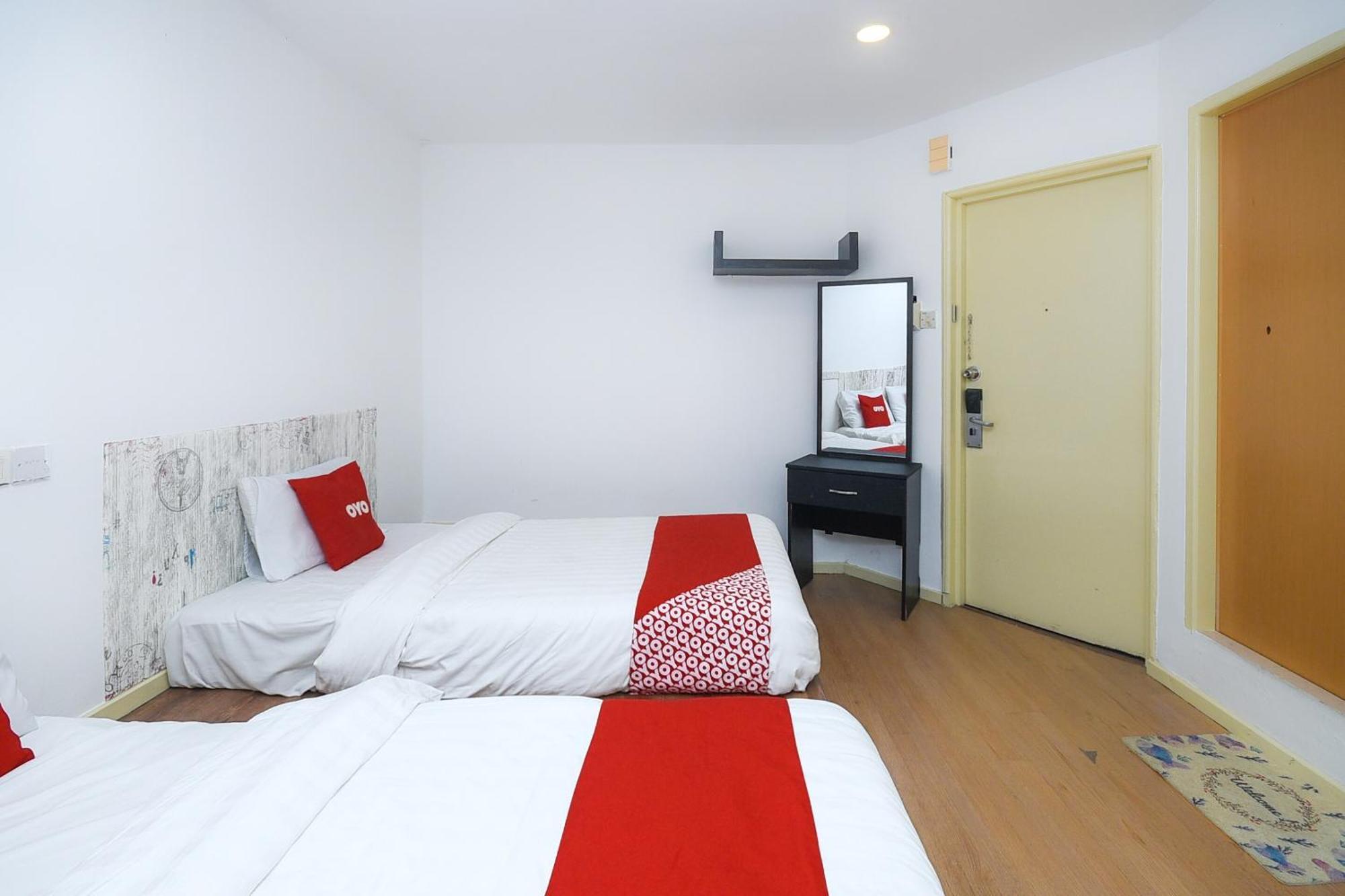 Oyo 90820 River Inn ميري المظهر الخارجي الصورة