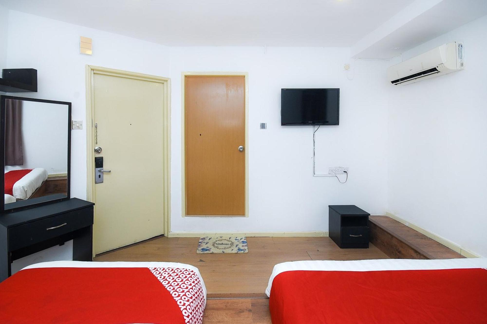 Oyo 90820 River Inn ميري المظهر الخارجي الصورة